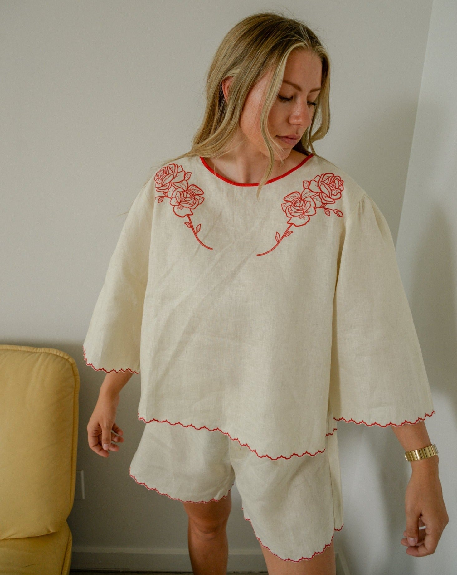The West Set Top - Crema w/ Red