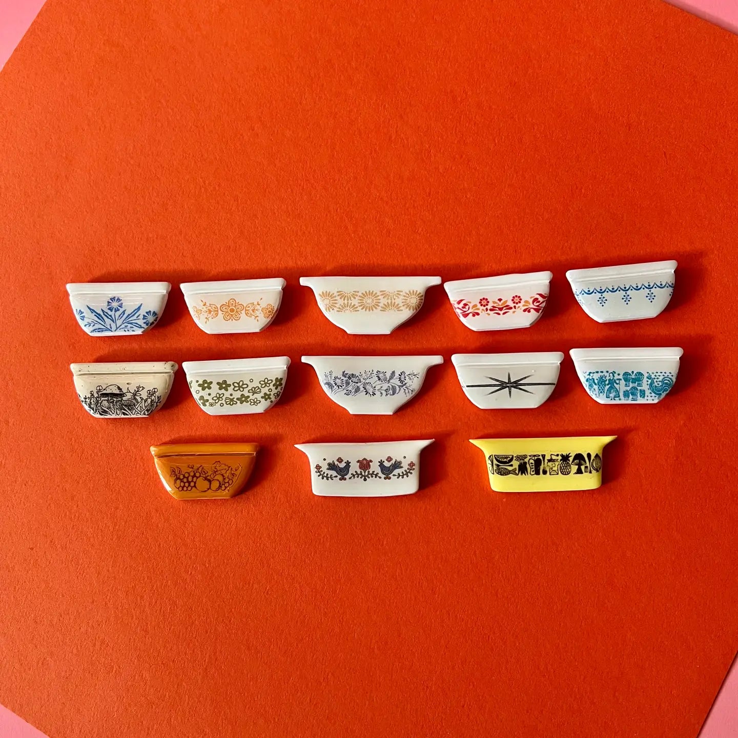 Dainty Comet Magnets
